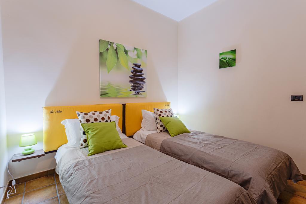 La Nuit Bed and Breakfast Μπάρι Δωμάτιο φωτογραφία